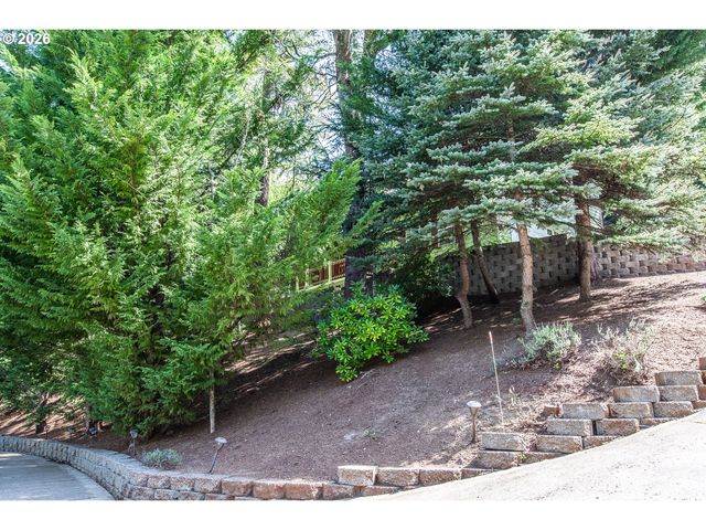 2737 HALLMARK Ln, Eugene, OR 97405