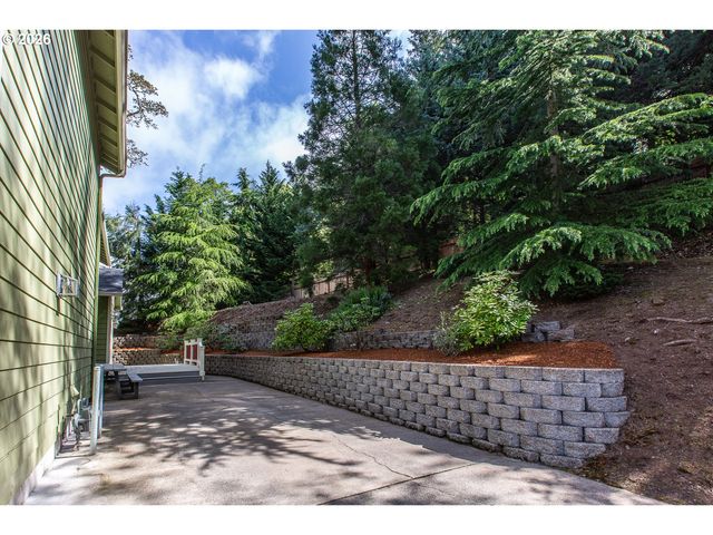 2737 HALLMARK Ln, Eugene, OR 97405