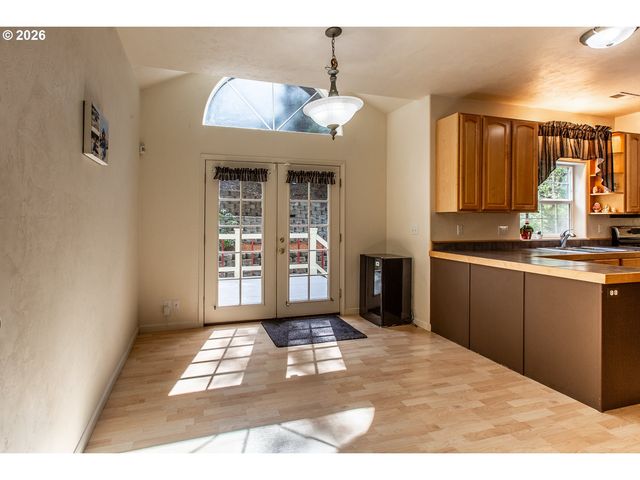 2737 HALLMARK Ln, Eugene, OR 97405