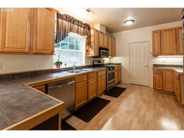 2737 HALLMARK Ln, Eugene, OR 97405