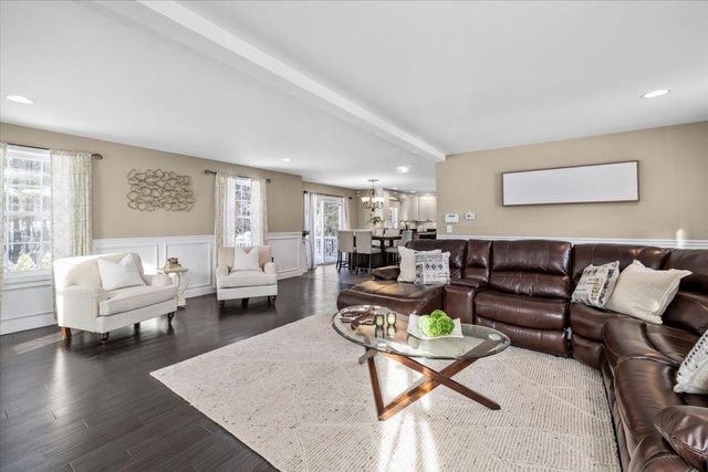 10 Berlang Road, Londonderry, NH 03053