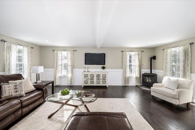 10 Berlang Road, Londonderry, NH 03053