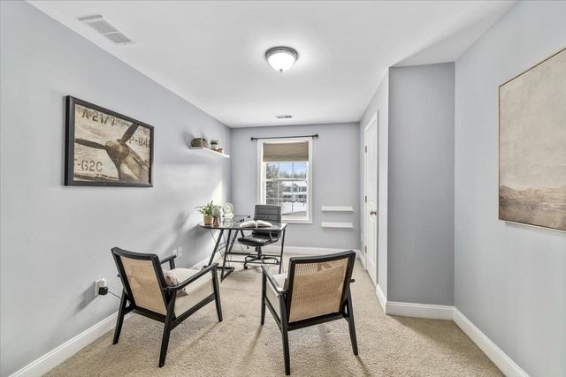 10 Berlang Road, Londonderry, NH 03053