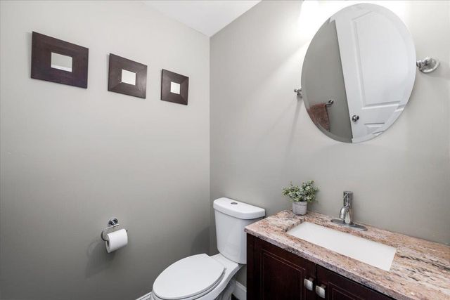 10 Berlang Road, Londonderry, NH 03053