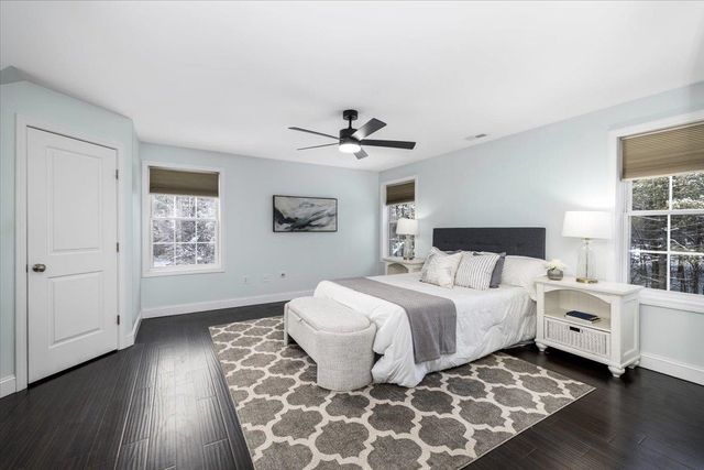 10 Berlang Road, Londonderry, NH 03053