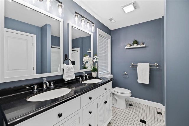 10 Berlang Road, Londonderry, NH 03053