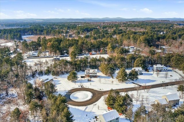 10 Berlang Road, Londonderry, NH 03053