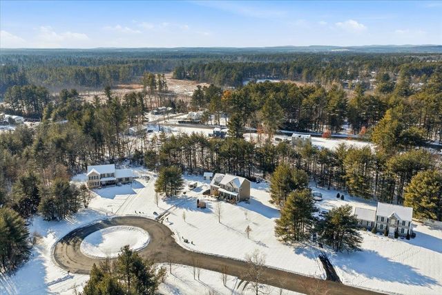 10 Berlang Road, Londonderry, NH 03053