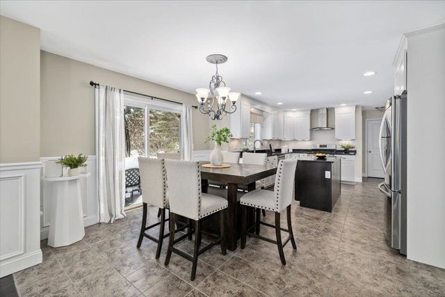 10 Berlang Road, Londonderry, NH 03053