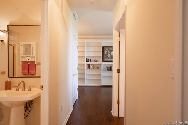 1 Towers Park Ln Apt 2205, San Antonio, TX 78209