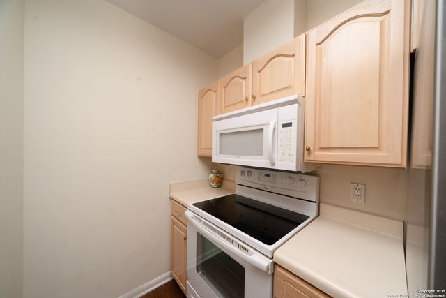 1 Towers Park Ln Apt 2205, San Antonio, TX 78209