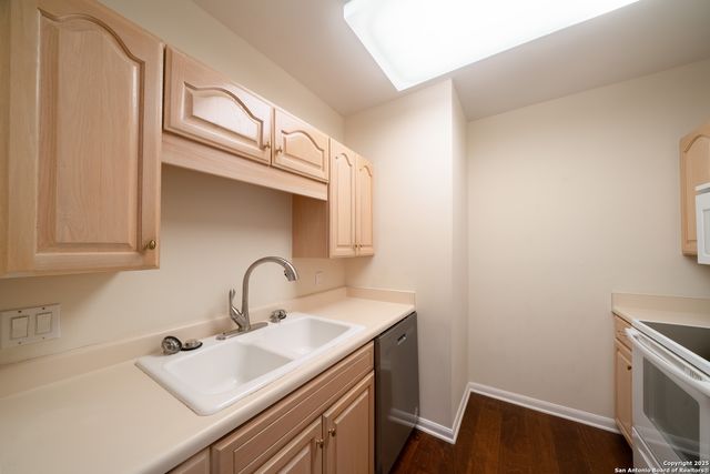 1 Towers Park Ln Apt 2205, San Antonio, TX 78209