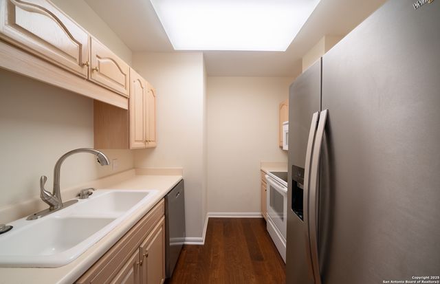 1 Towers Park Ln Apt 2205, San Antonio, TX 78209