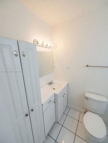 262 SW 23rd Street 15, Fort Lauderdale, FL 33315