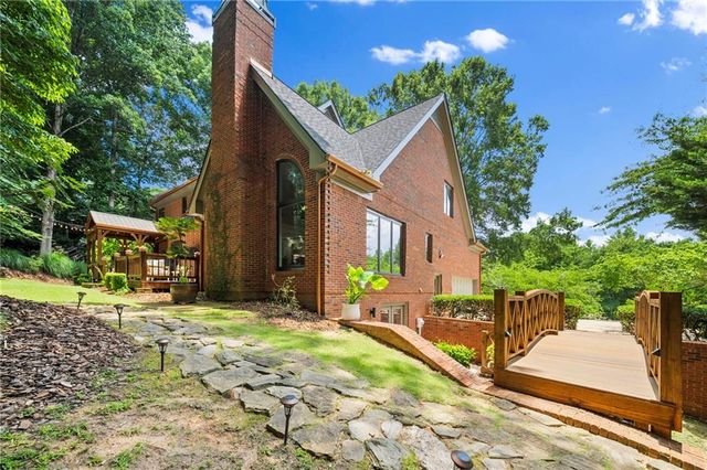 2150 River Cliff Drive, Roswell, GA 30076