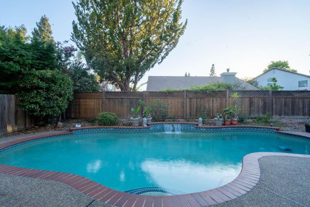 1811 Paseo Penasco, Roseville, CA 95747