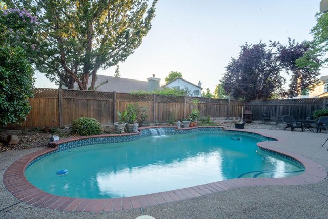 1811 Paseo Penasco, Roseville, CA 95747