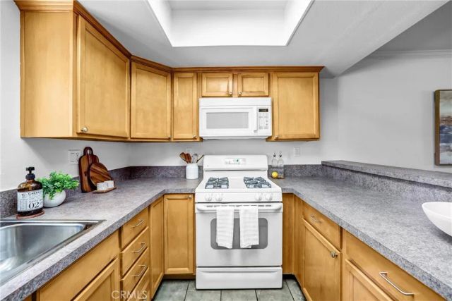 430 N Holliston 104, Pasadena, CA 91106