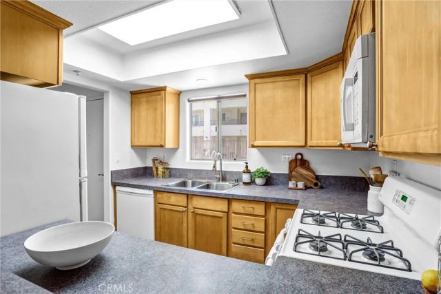 430 N Holliston 104, Pasadena, CA 91106