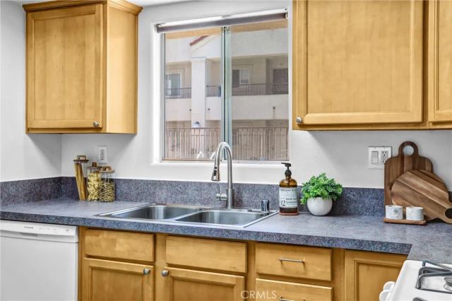 430 N Holliston 104, Pasadena, CA 91106