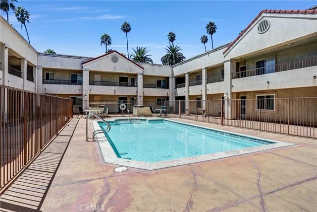 430 N Holliston 104, Pasadena, CA 91106