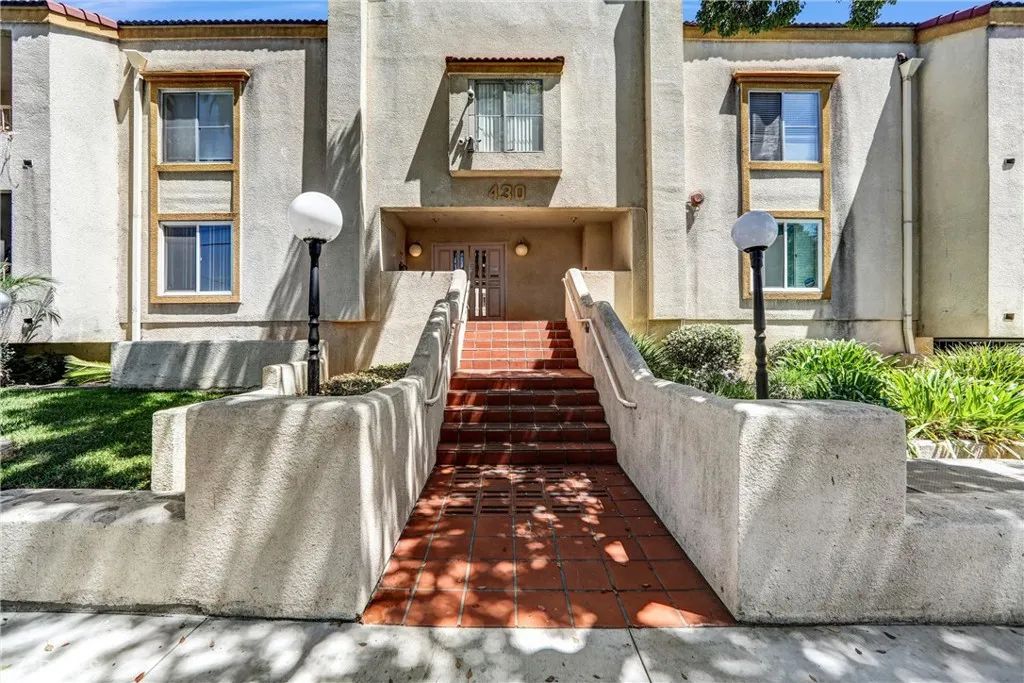 430 N Holliston 104, Pasadena, CA 91106
