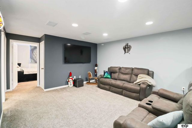 2301 N 83 Street, Lincoln, NE 68507