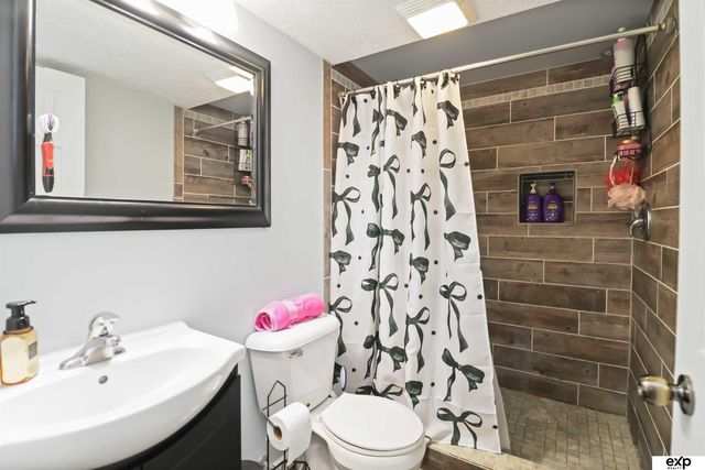 2301 N 83 Street, Lincoln, NE 68507