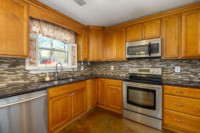 2285 Treetop Lane, Sumter, SC 29154