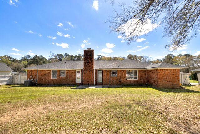 2285 Treetop Lane, Sumter, SC 29154