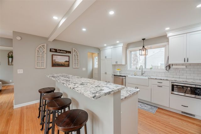 556 Wimbledon Road, Irondequoit, NY 14617