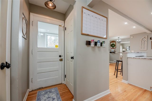 556 Wimbledon Road, Irondequoit, NY 14617