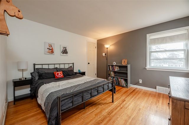 556 Wimbledon Road, Irondequoit, NY 14617