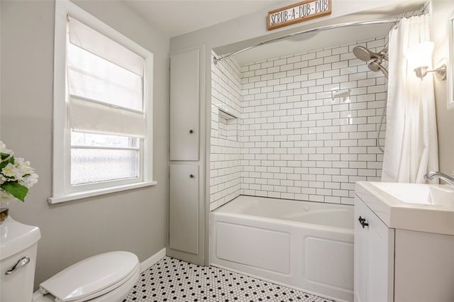 556 Wimbledon Road, Irondequoit, NY 14617