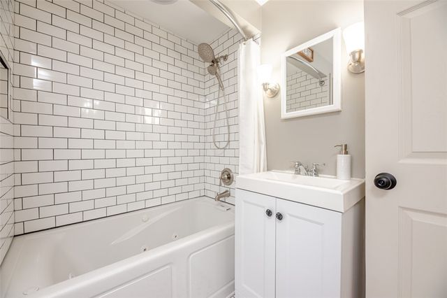 556 Wimbledon Road, Irondequoit, NY 14617