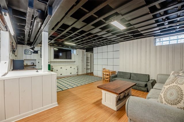 556 Wimbledon Road, Irondequoit, NY 14617