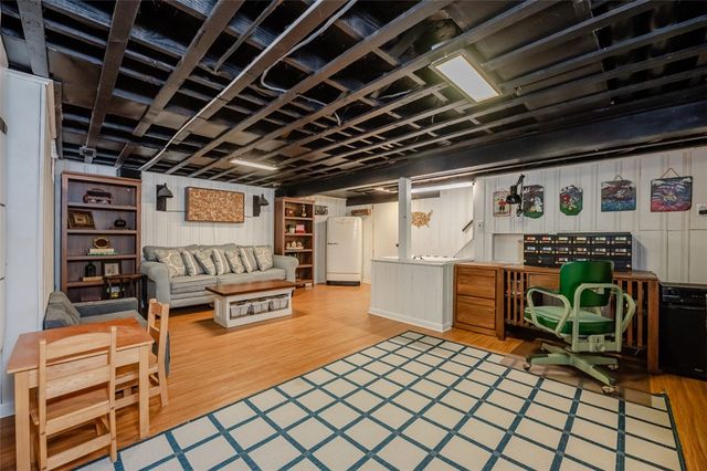 556 Wimbledon Road, Irondequoit, NY 14617