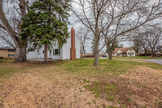 556 Wimbledon Road, Irondequoit, NY 14617