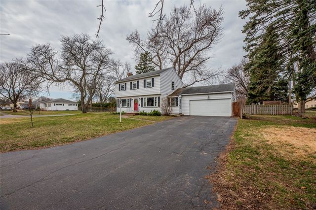 556 Wimbledon Road, Irondequoit, NY 14617