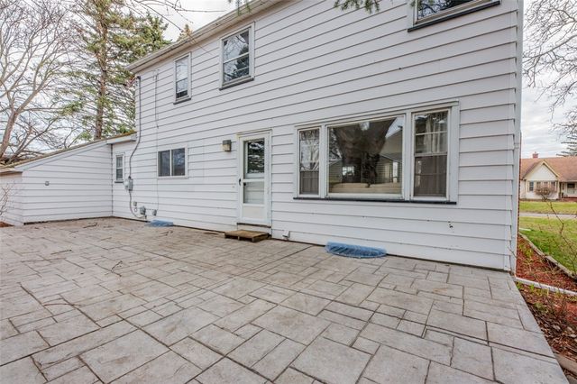 556 Wimbledon Road, Irondequoit, NY 14617