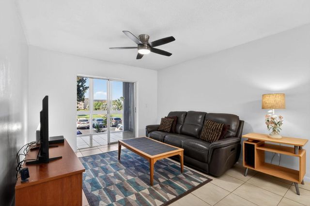 2615 NE 1st Court 201, Boynton Beach, FL 33435