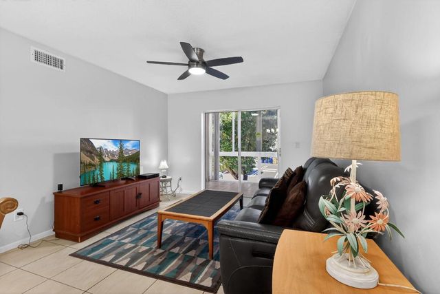 2615 NE 1st Court 201, Boynton Beach, FL 33435