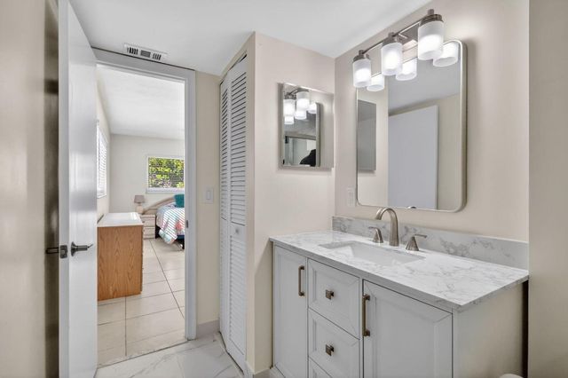 2615 NE 1st Court 201, Boynton Beach, FL 33435