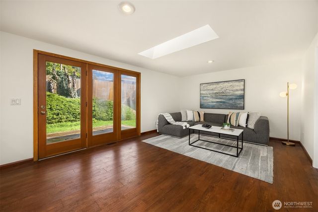 20816 1st Place S, Des Moines, WA 98198