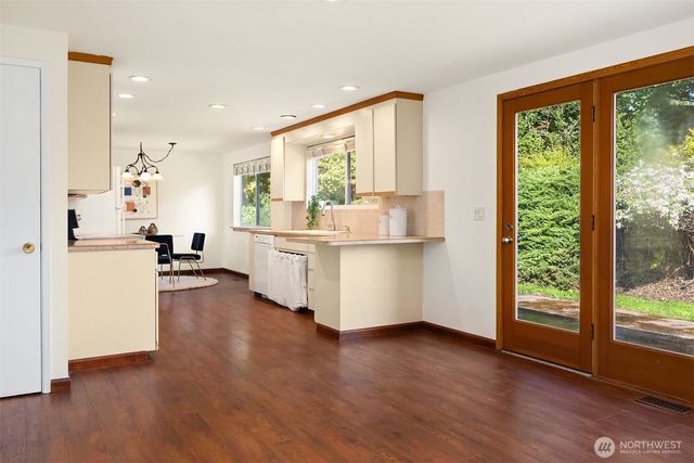 20816 1st Place S, Des Moines, WA 98198