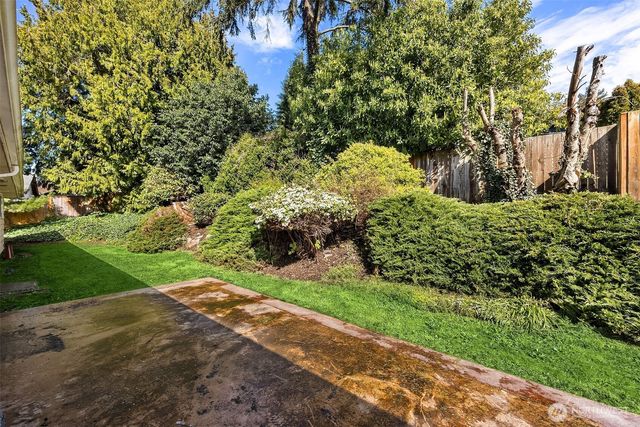 20816 1st Place S, Des Moines, WA 98198