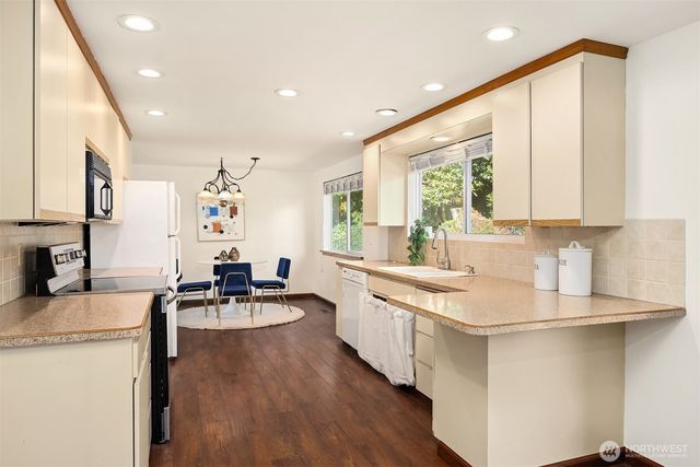 20816 1st Place S, Des Moines, WA 98198