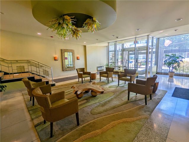 128 N Craig St 303, Oakland, PA 15213