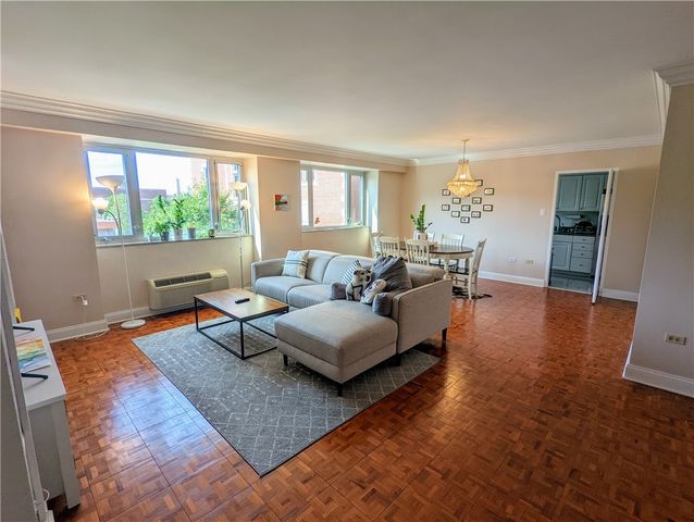 128 N Craig St 303, Oakland, PA 15213