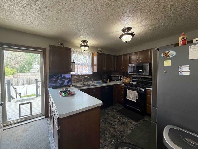 2408 19TH AVE NW, Minot, ND 58703